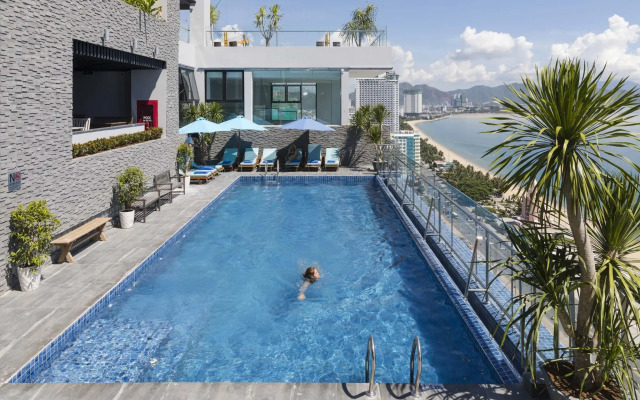 Maple Leaf Hotel & Apartment