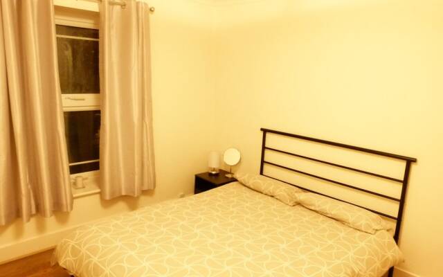 SS Property Hub - Large Canary Wharf Family Apartment