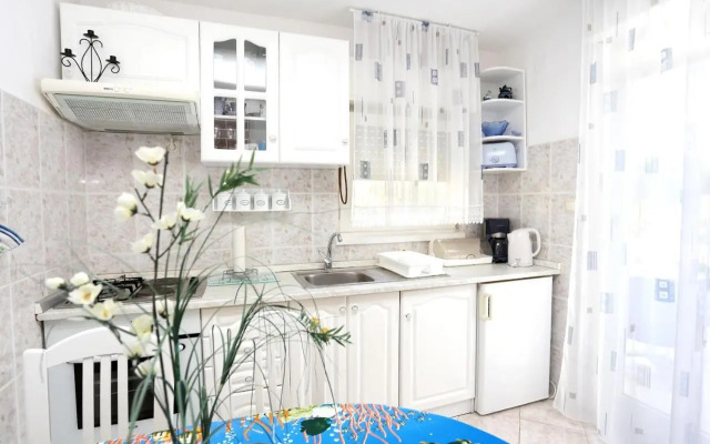 Apartments by the sea Vinisce, Trogir - 10241