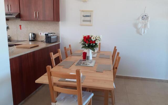 Beautiful 2-bed House in Mandria, Paphos