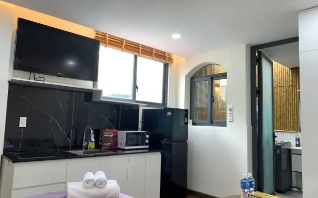 Lucy Hotel & Apartment