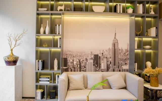 Islands Hotel S (Chengdu Panda Base Longtansi Subway Station)