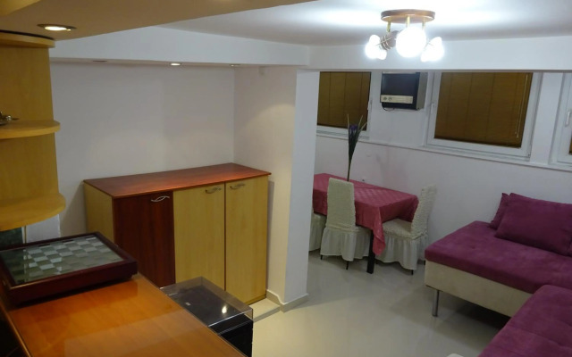 Jasmin White Apartment