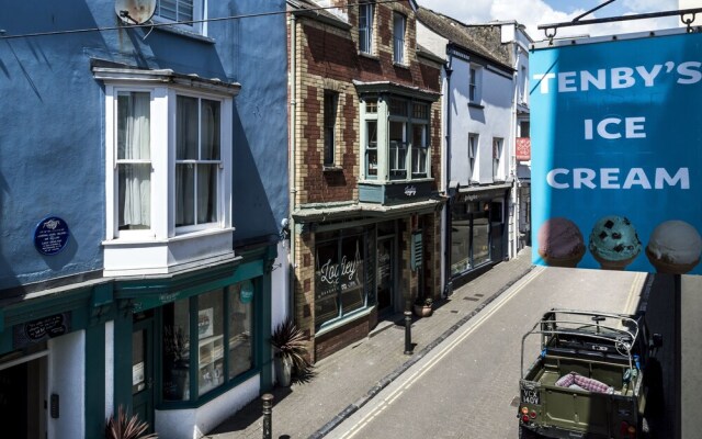 The Sail, Two Bedroom Apartment - Tenby