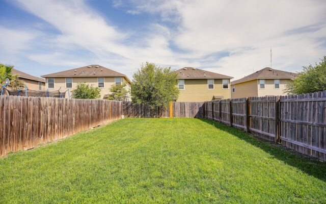 San Antonio Townhome ~ 2 Mi to Aquarium!