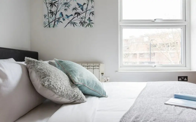 Platinum Apartment in Kensington 9941