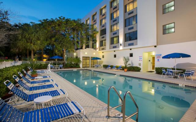 Holiday Inn Express Hotel & Suites Ft. Lauderdale-Plantation, an IHG Hotel