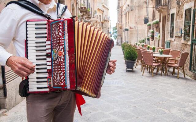 CENTER HOUSE - Apartment with Balcony Ortigia Wifi