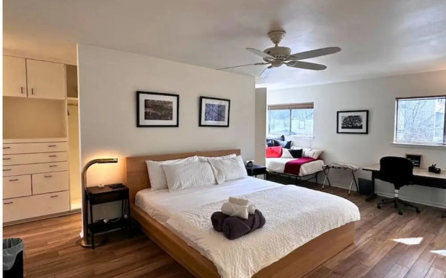 Poolside Comfort in Montrose