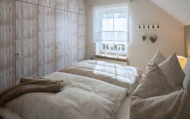 Snug Apartment in Hage