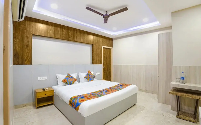 Fabhotel Wooden Park