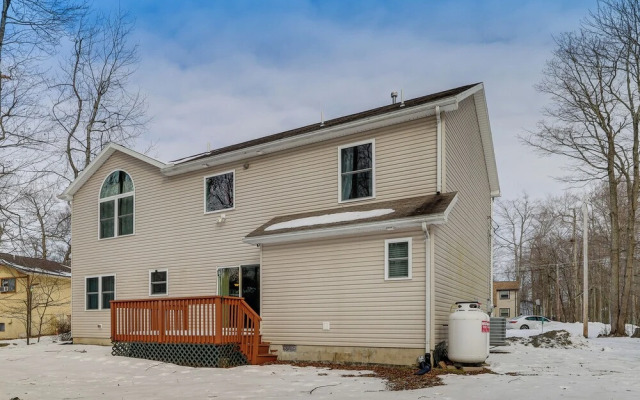 Family-friendly Tobyhanna Home w/ Community Pool