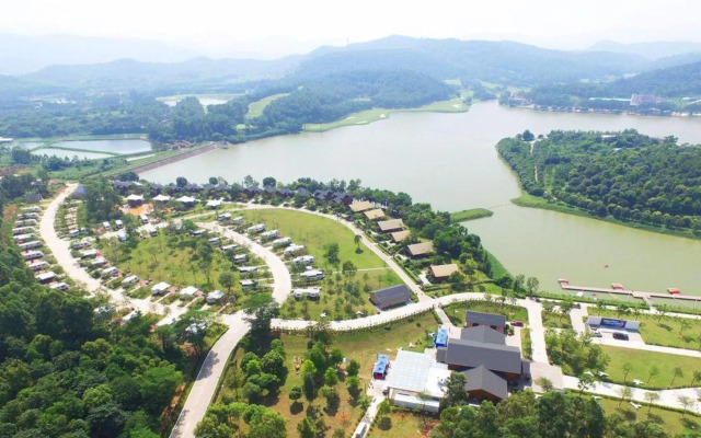 Midea Egret Lake Car Theme Hotel