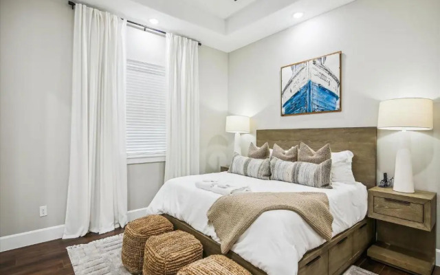 Sandy Cheeks Surfside