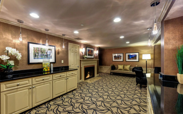 Port Inn and Suites Portsmouth, Ascend Hotel Collection