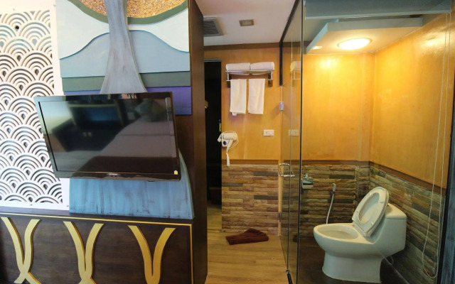 Phi Phi Nice Beach Hotel Hip