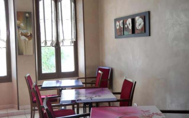 Hôtel Restaurant Le Castel Fleuri