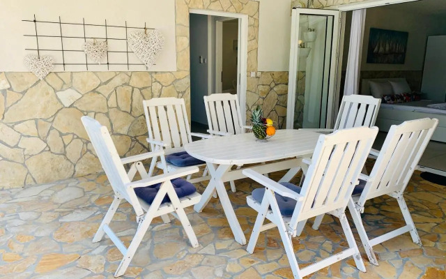 Estella Villa