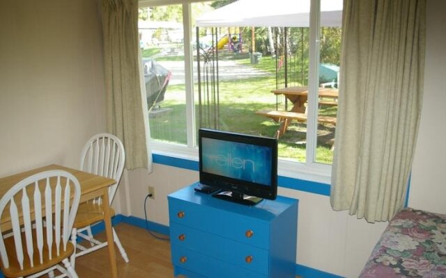 Shuswap Lake Motel & Resort