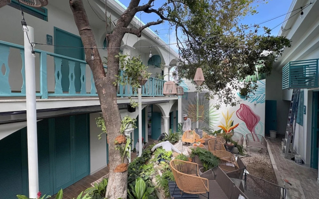 Adra Hostel Peten