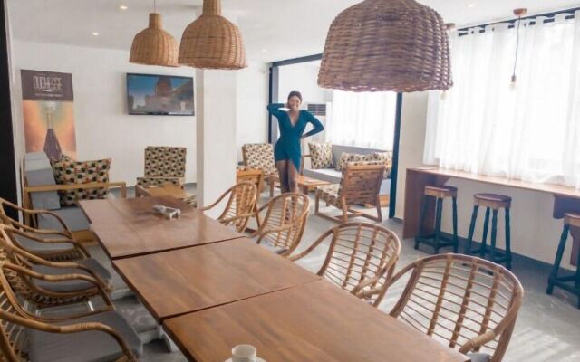 Elogia Hotel