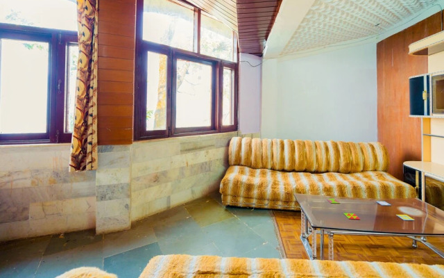 OYO 13693 Home Royal Wood 3BHK Mall Road