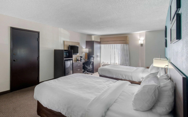 Clarion Inn & Suites DFW North