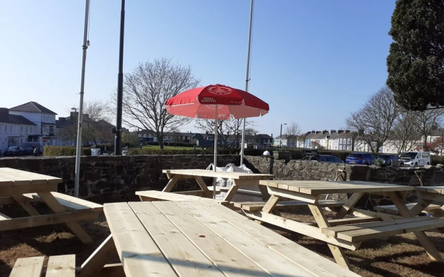 Feathers Hotel, Bar and Restaurant