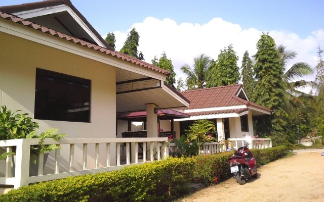Baan Saen Sook Villas