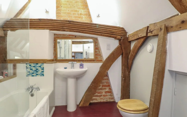 Apartment 4 Chameleon House