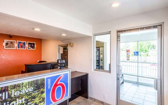 Motel 6 Redding, CA - Central