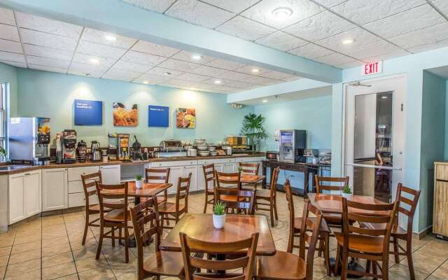 Comfort Inn & Suites Levittown