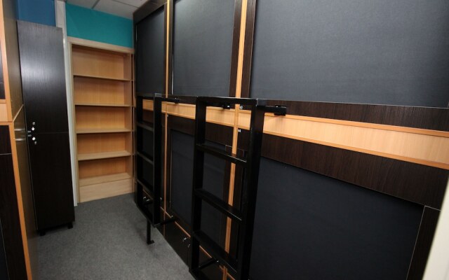 Homebox Capsule Hotel