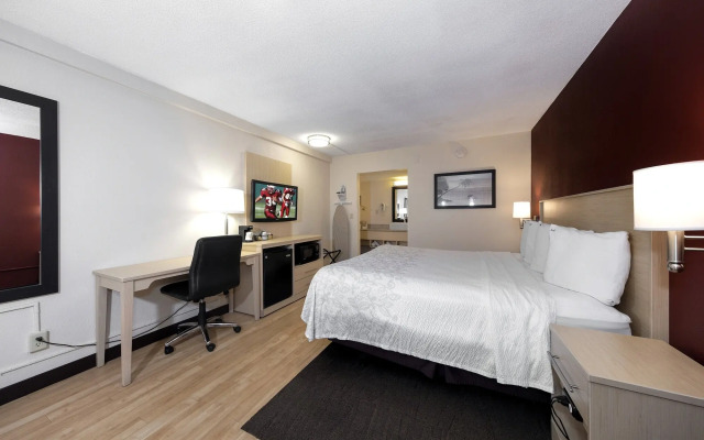 Red Roof Inn PLUS+ & Suites Naples Downtown-5th Ave S