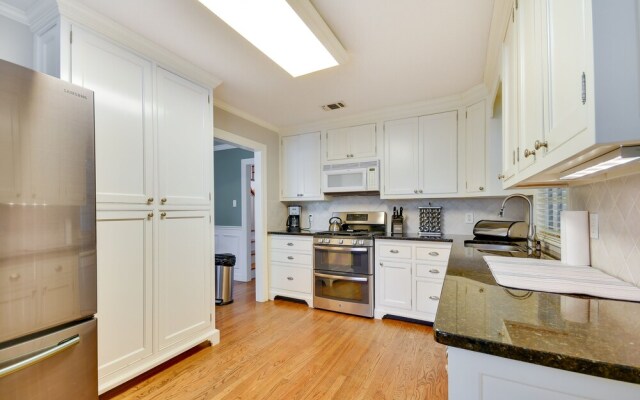 Spacious Amarillo Home With Shared Fire Pit!