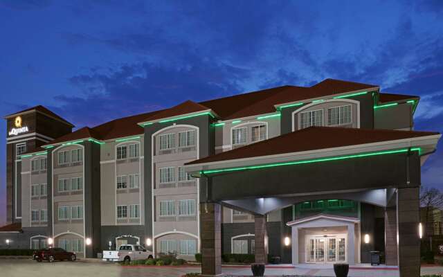 La Quinta Inn & Suites by Wyndham Fort Worth Eastchase