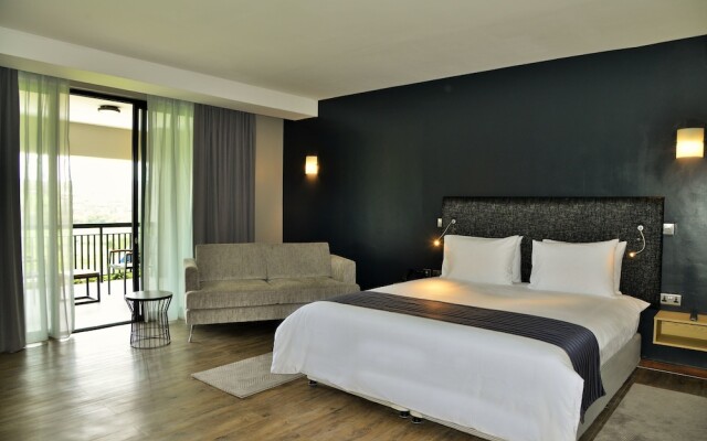 Mantis EPIC Hotel & Suites