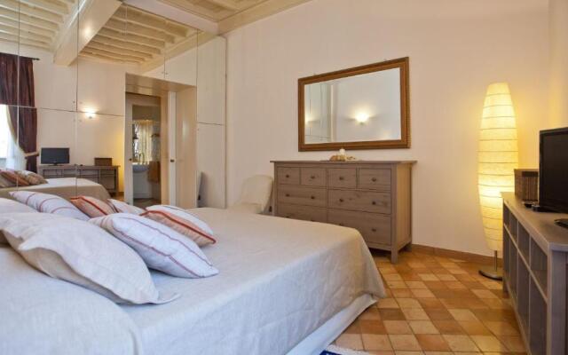 Rental in Rome Crociferi 1