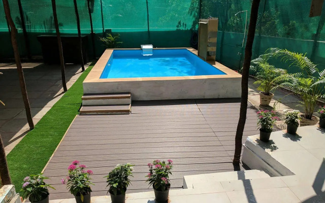 Marine Garden Studios