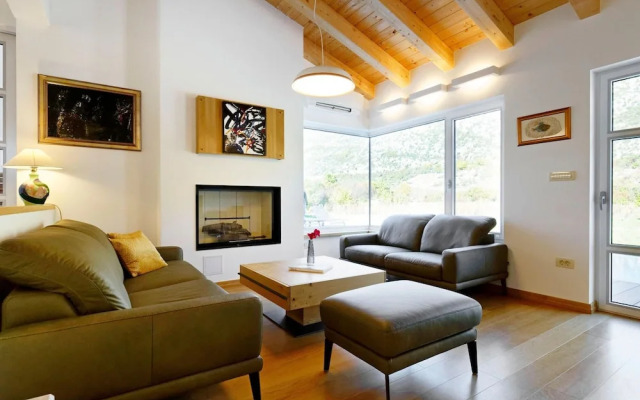 Villa in Zupa With Infinity Pool & Biokovo Views