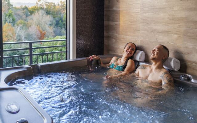 Hidden Lake Hotel and Apartments