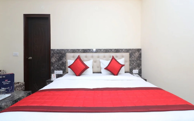OYO 13658 Hotel Tanish Palace