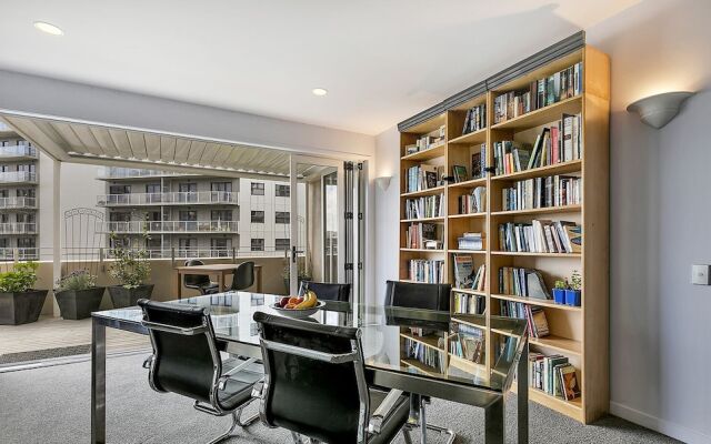 QV Executive Penthouse with Parking - 782