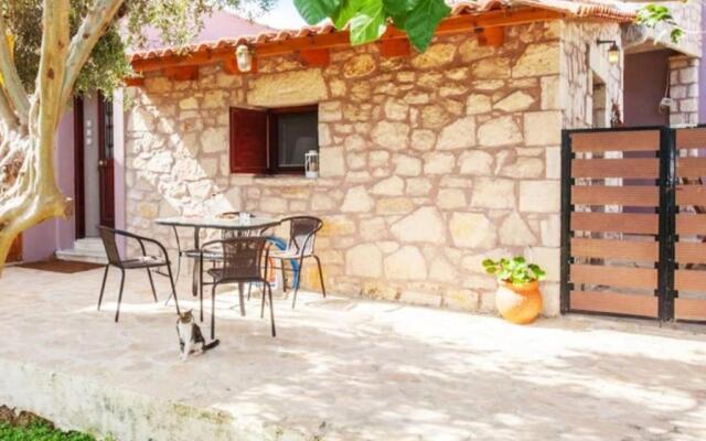 Olive Tree Farm 200m from the beach