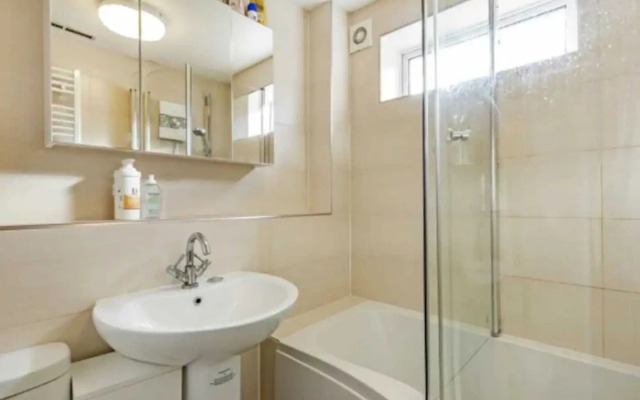 Charming 2 Bedroom Home in South London With Garden