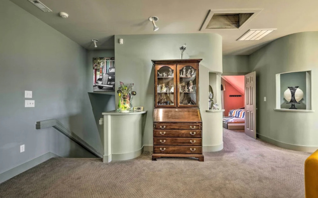 Falling Water Chalet Upper Unit: Near Bike Trails!