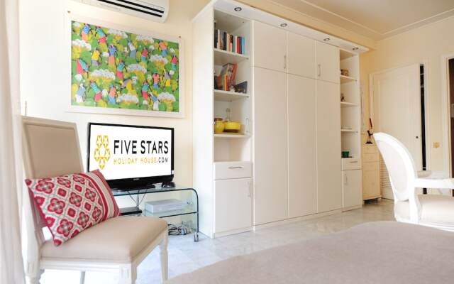 Studio Splendid Five Stars Holiday House