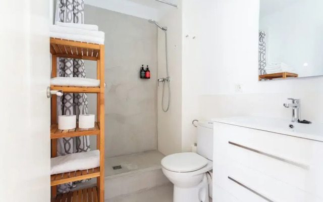 Old Town Apartment With Balcony And Wifi