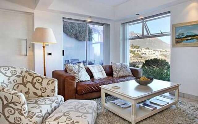 Holiday Apartment w Sea Views Pool CBT Suite