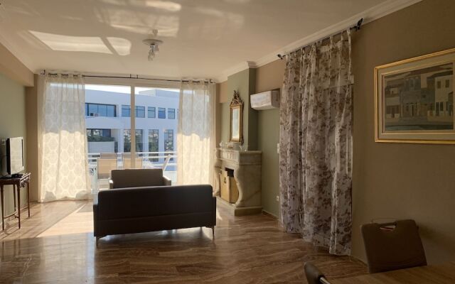 Spacious renovated apartment Marousi KAT